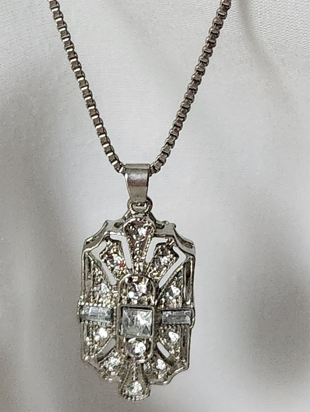 New Victorian Style Pendant And Chain